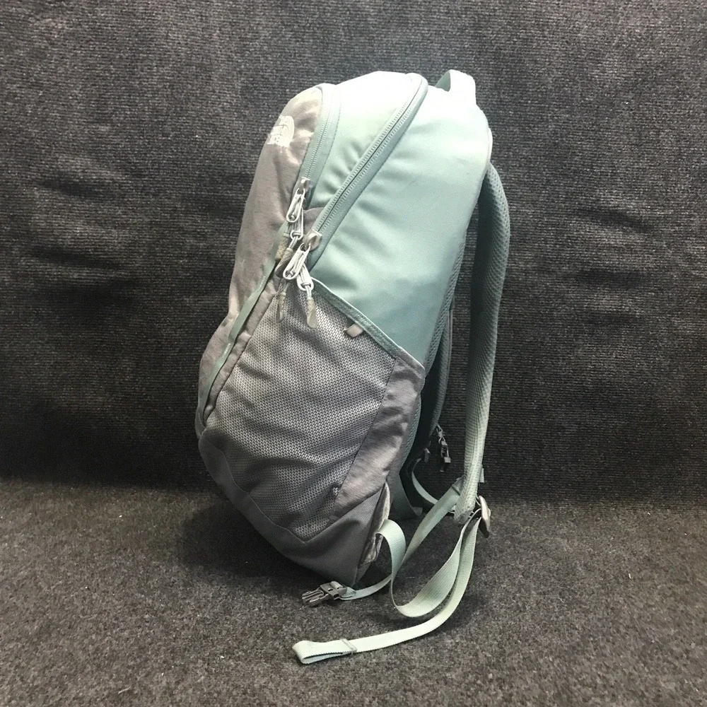 The North Face NF0A3KVA Vault 26L Backpack FlexVent System Teal &‎ Gray Daypack